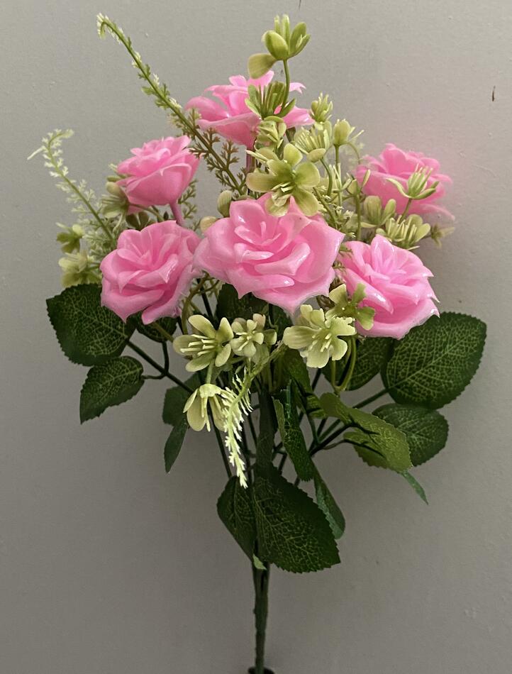 Роза пластик новий