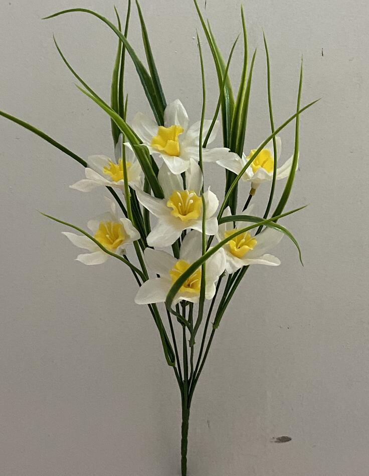 Нарцис пластик с травкой