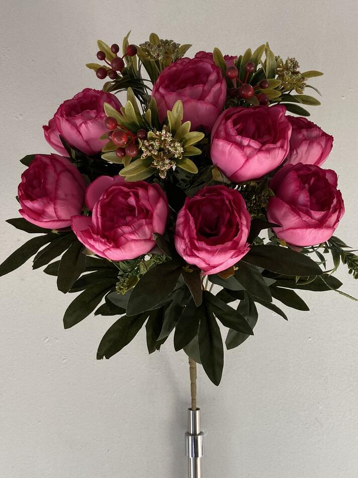 Півонія з ягодами