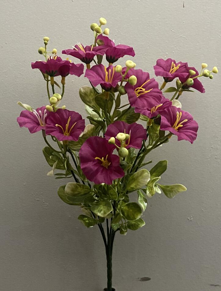 Пластиковий букет Петуния