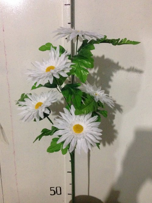Искусственная ветка ромашки